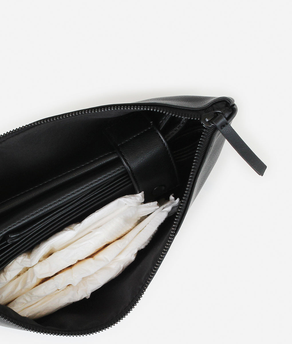 The Changing Clutch – Black / Black